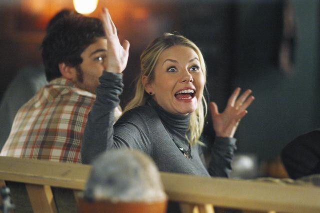 Still of Elisha Cuthbert and Adam Pally in Happy Endings (2011)