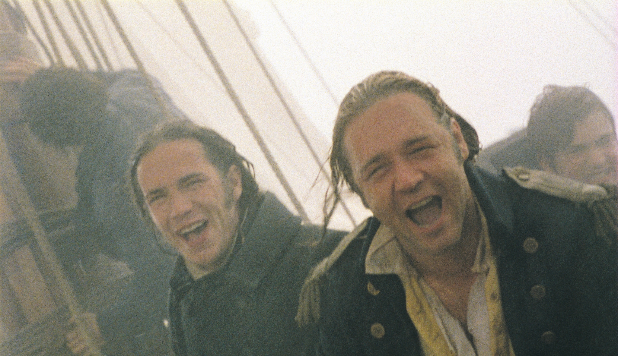 Still of Russell Crowe and James D'Arcy in Master and Commander: The Far Side of the World (2003)