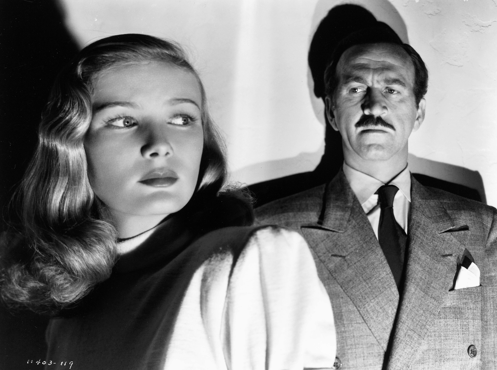 Still of Veronica Lake and Howard Da Silva in The Blue Dahlia (1946)
