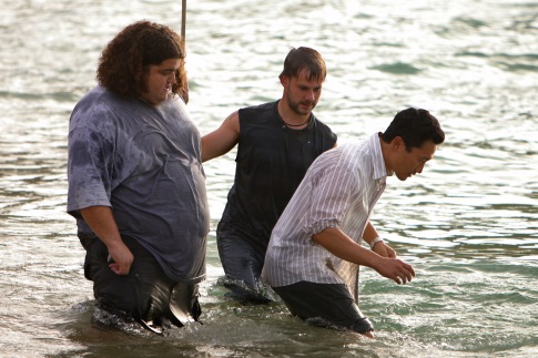 Still of Daniel Dae Kim, Jorge Garcia and Dominic Monaghan in Dinge (2004)