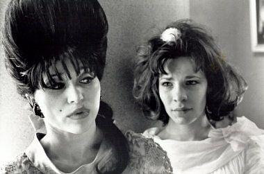 Lili Taylor and Elizabeth Daily in Dogfight (1991)