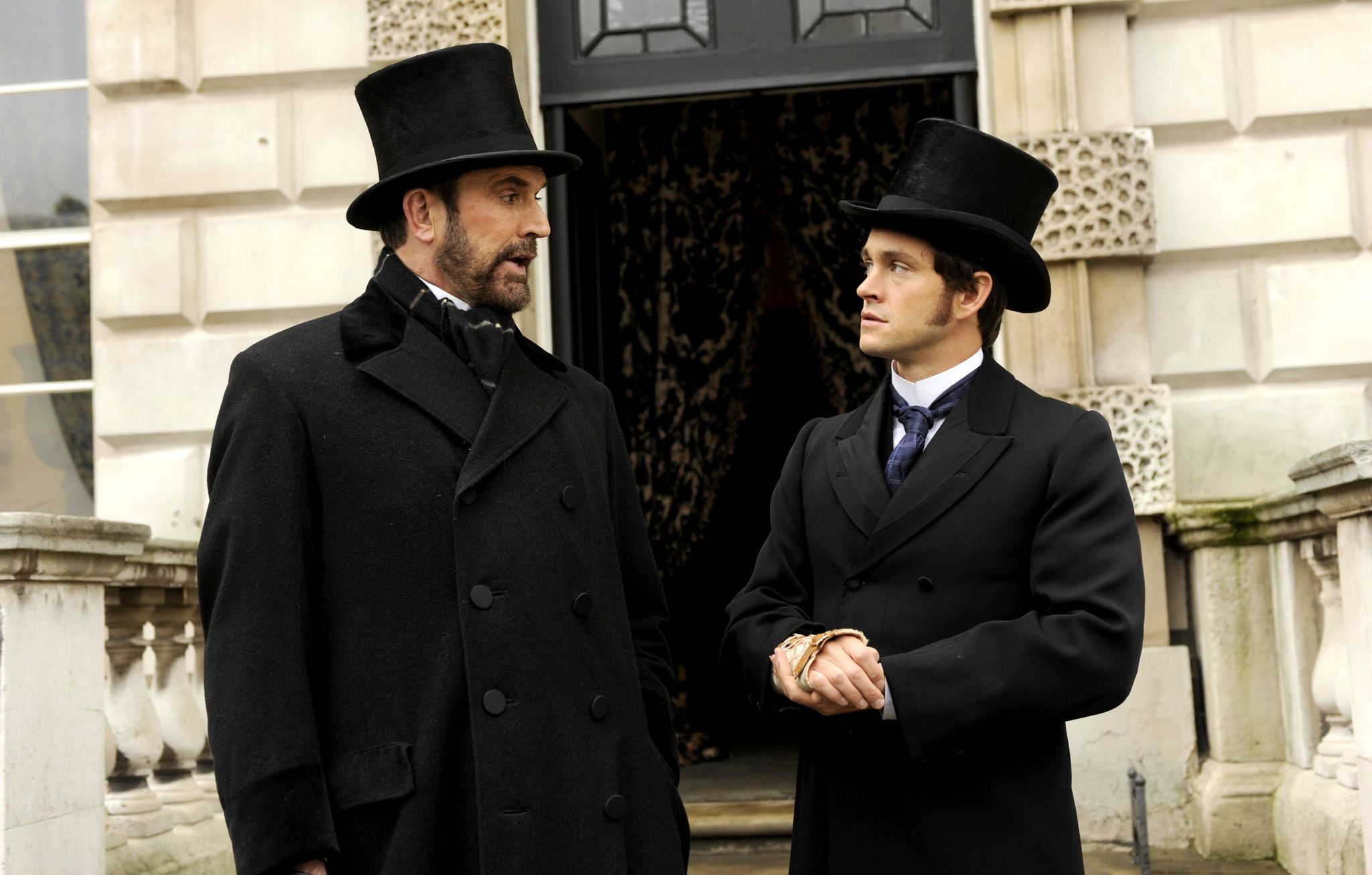 Still of Rupert Everett and Hugh Dancy in Mano didysis O! (2011)