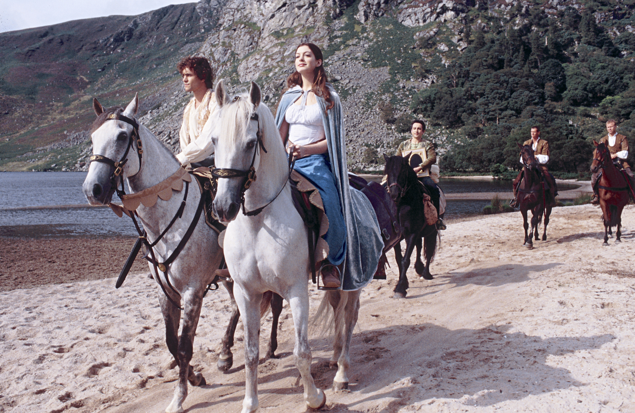 Still of Anne Hathaway and Hugh Dancy in Ella Enchanted (2004)