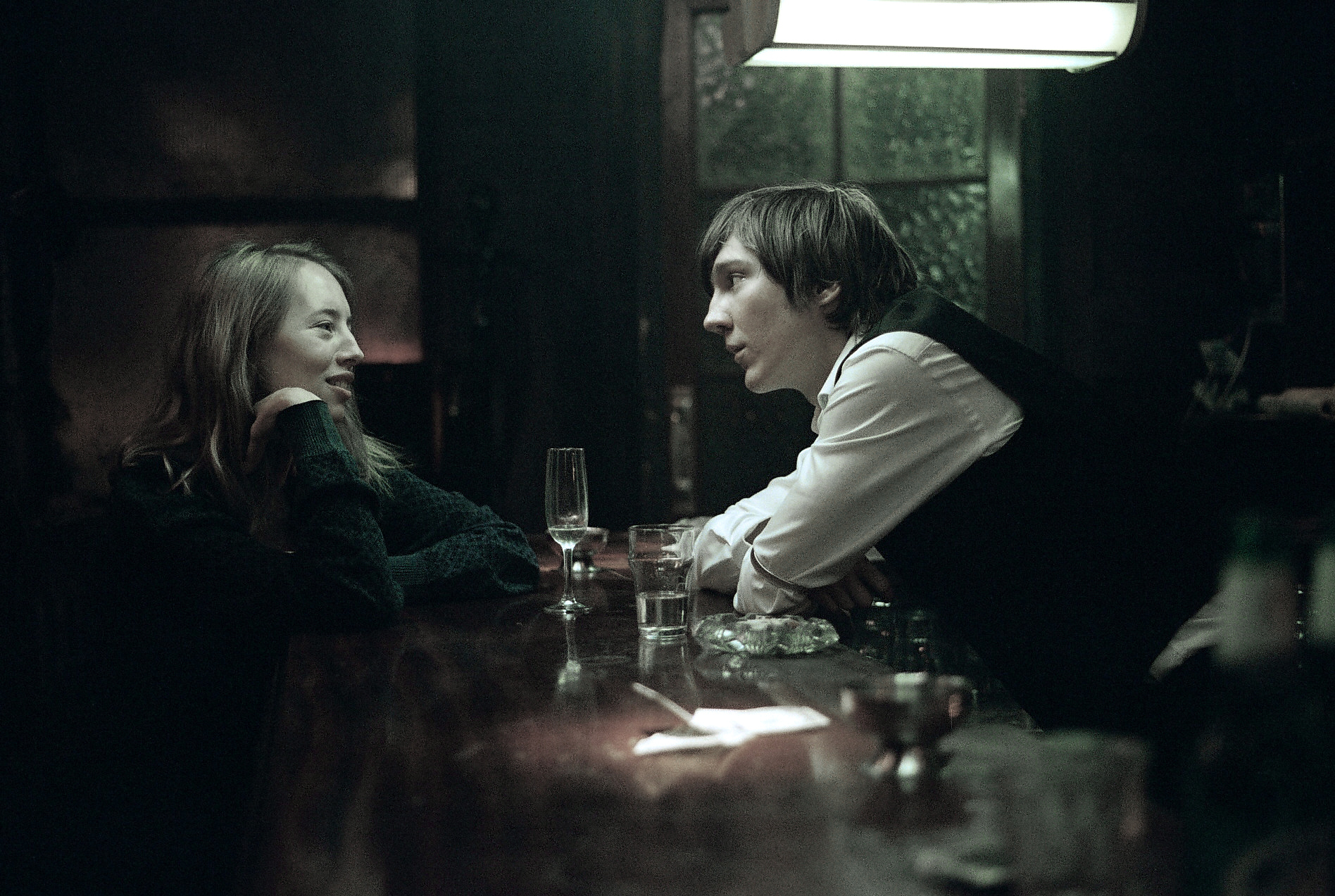 Still of Paul Dano and Isild Le Besco in The Good Heart (2009)
