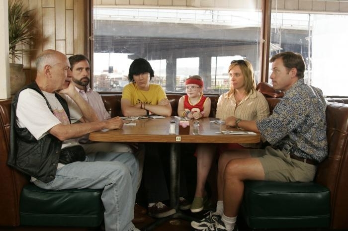 Still of Alan Arkin, Toni Collette, Greg Kinnear, Steve Carell, Paul Dano and Abigail Breslin in Little Miss Sunshine (2006)