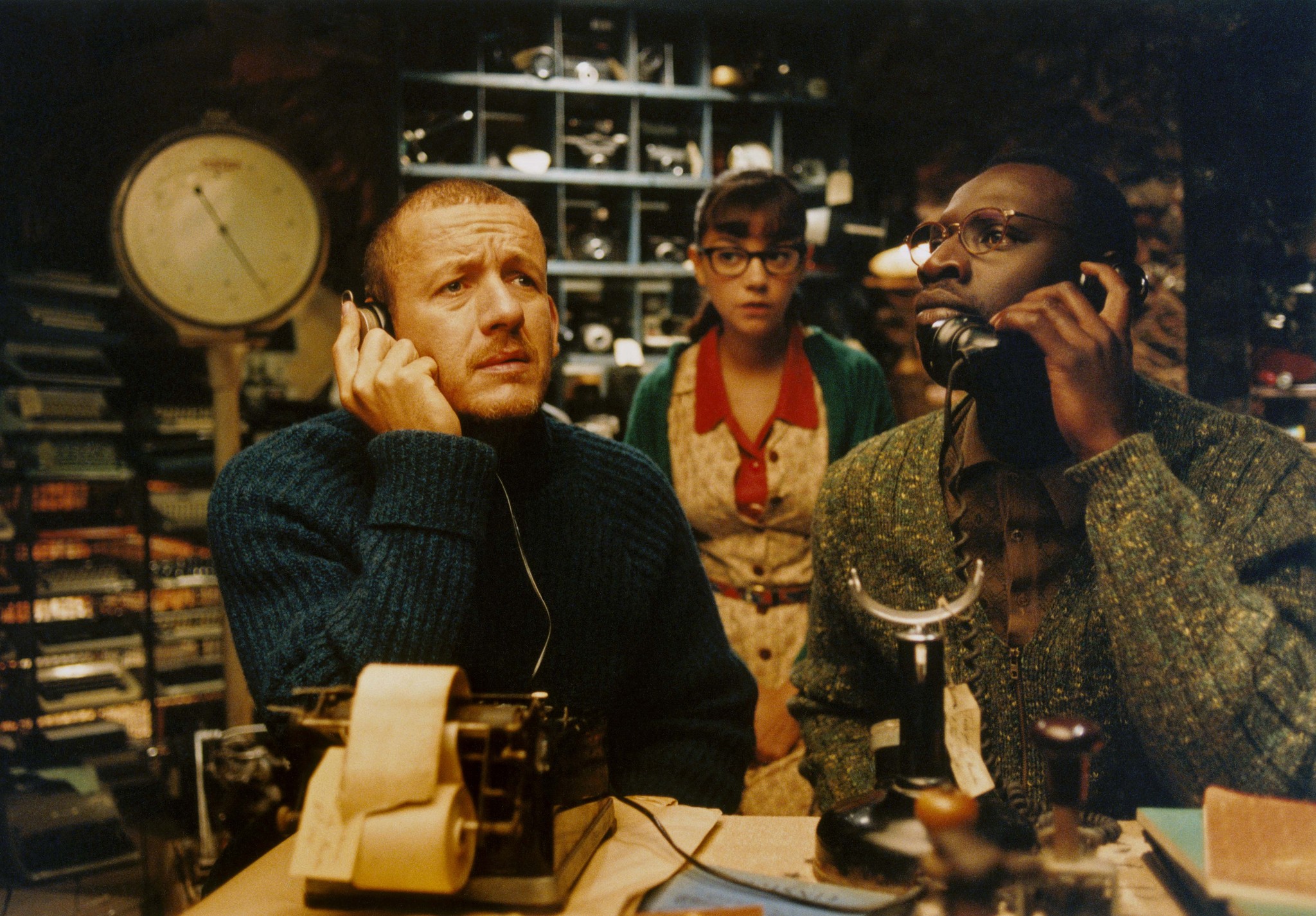 Still of Dany Boon, Omar Sy and Marie-Julie Baup in Micmacs à tire-larigot (2009)