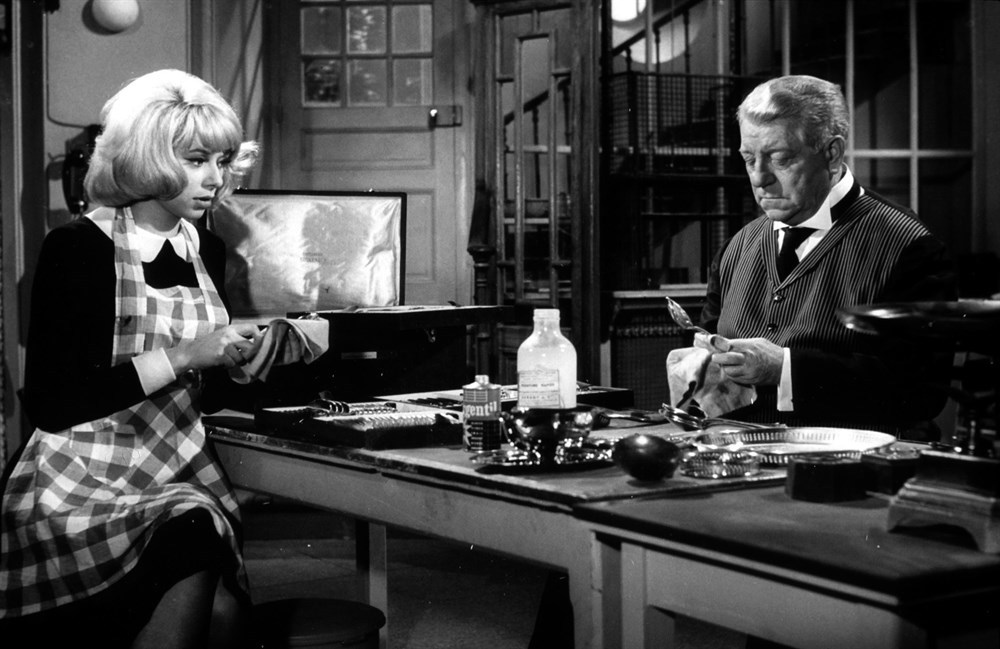 Still of Mireille Darc and Jean Gabin in Monsieur (1964)