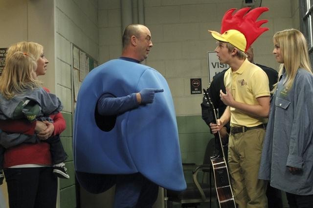 Still of Leigh-Allyn Baker, Christopher Darga, Jason Dolley, Bridgit Mendler and Mia Talerico in Good Luck Charlie (2010)