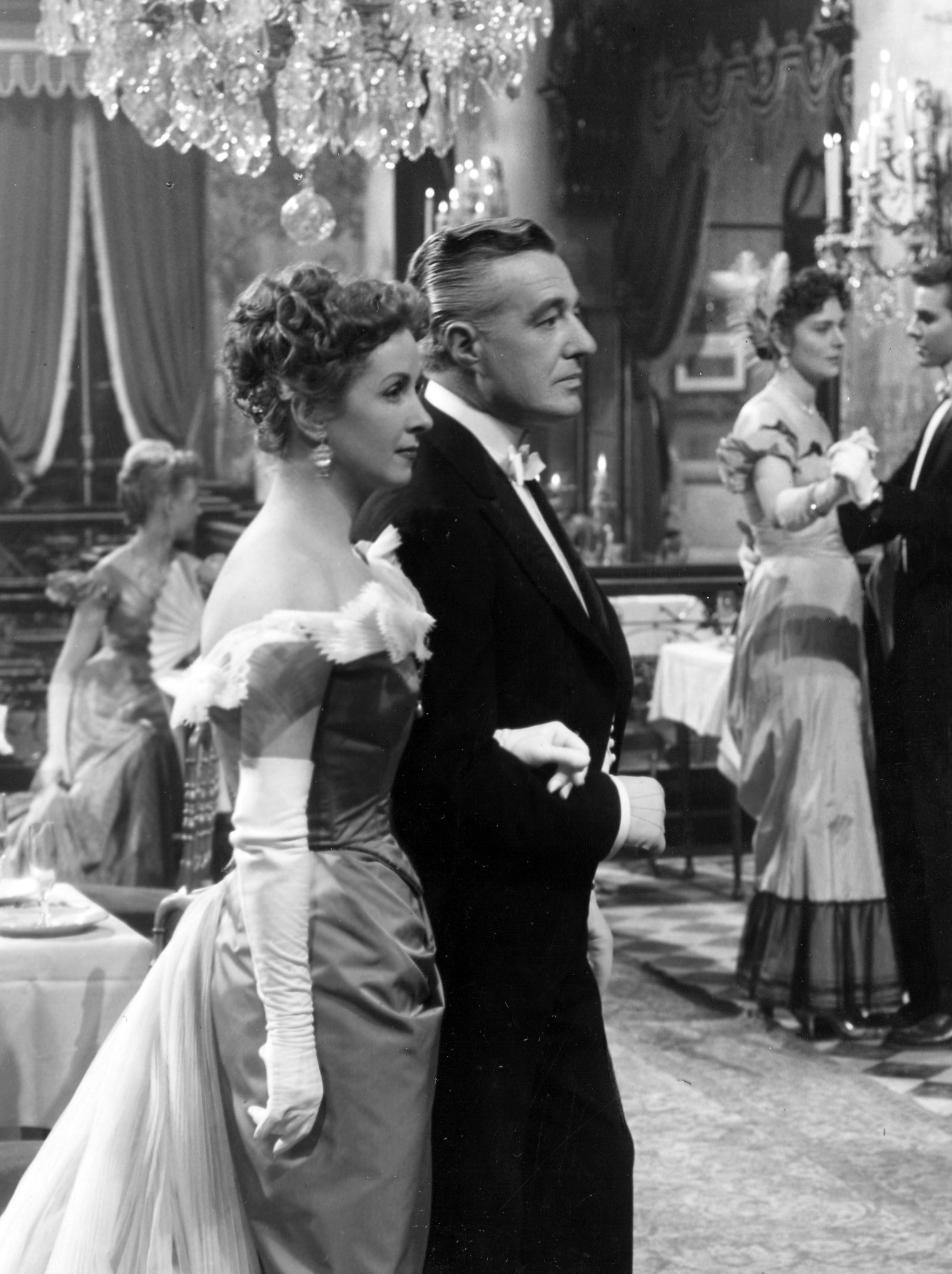 Still of Charles Boyer and Danielle Darrieux in Madame de... (1953)