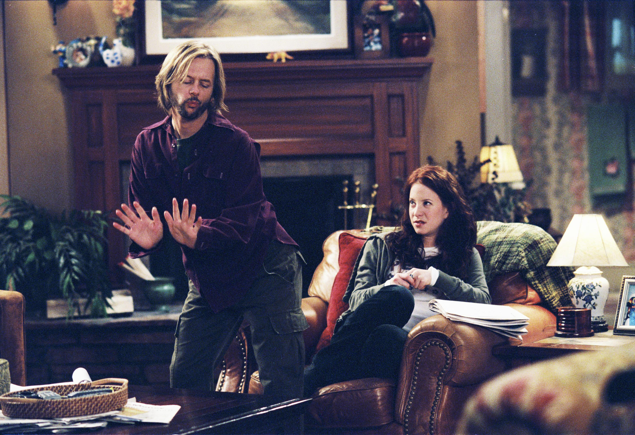 Still of David Spade and Amy Davidson in 8 Simple Rules... for Dating My Teenage Daughter (2002)