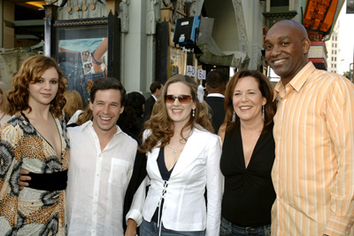 Kira Davis, Denise Di Novi, Broderick Johnson, Andrew A. Kosove and Amber Tamblyn at event of The Sisterhood of the Traveling Pants (2005)