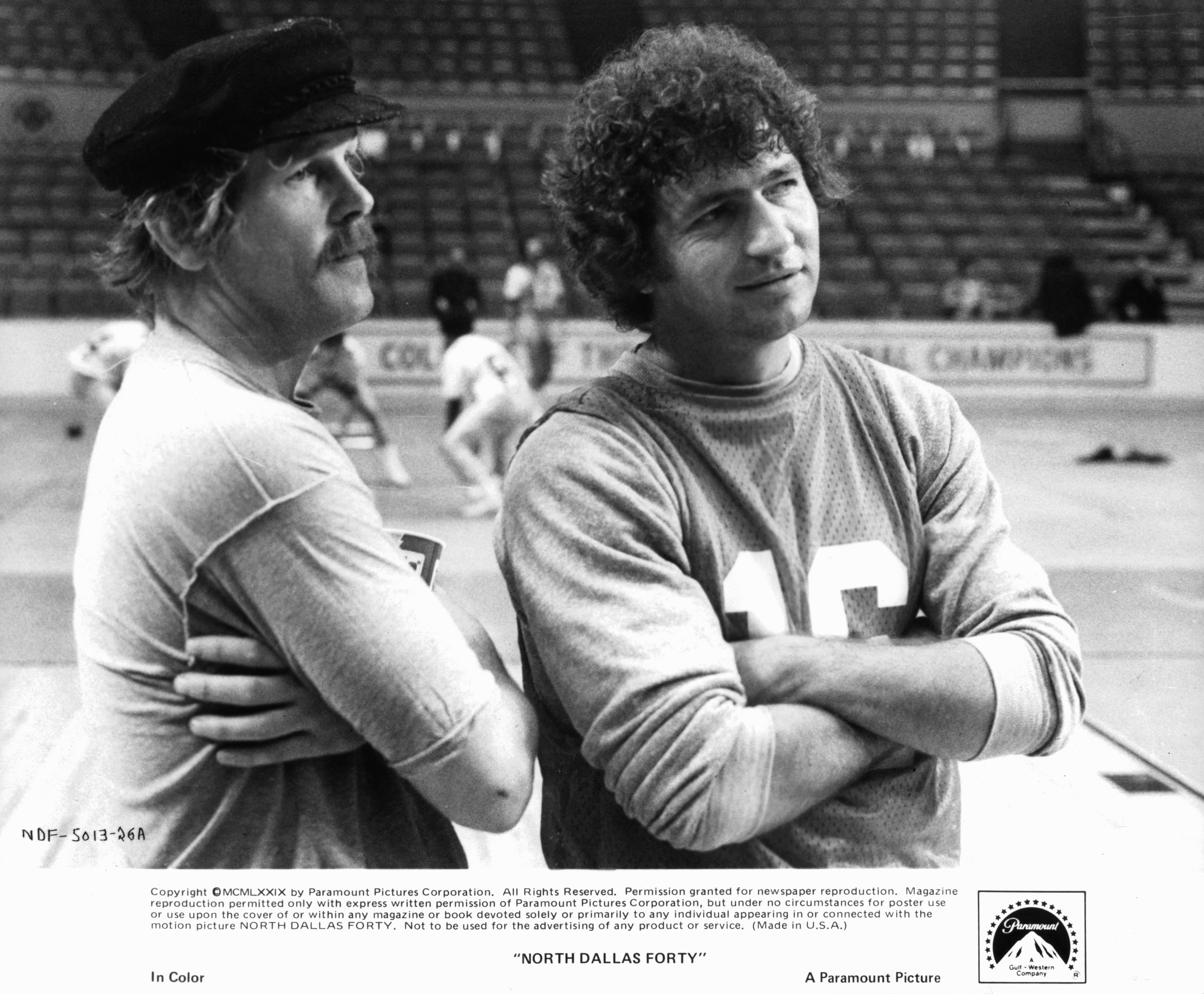 Still of Nick Nolte and Mac Davis in North Dallas Forty (1979)