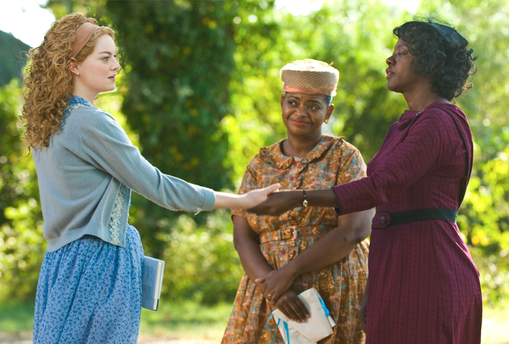 Still of Viola Davis, Dale Robinette, Octavia Spencer and Emma Stone in Tarnaite (2011)