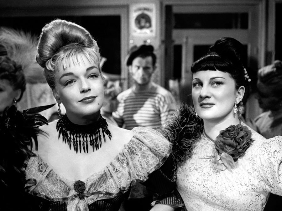 Still of Dominique Davray and Simone Signoret in Casque d'or (1952)