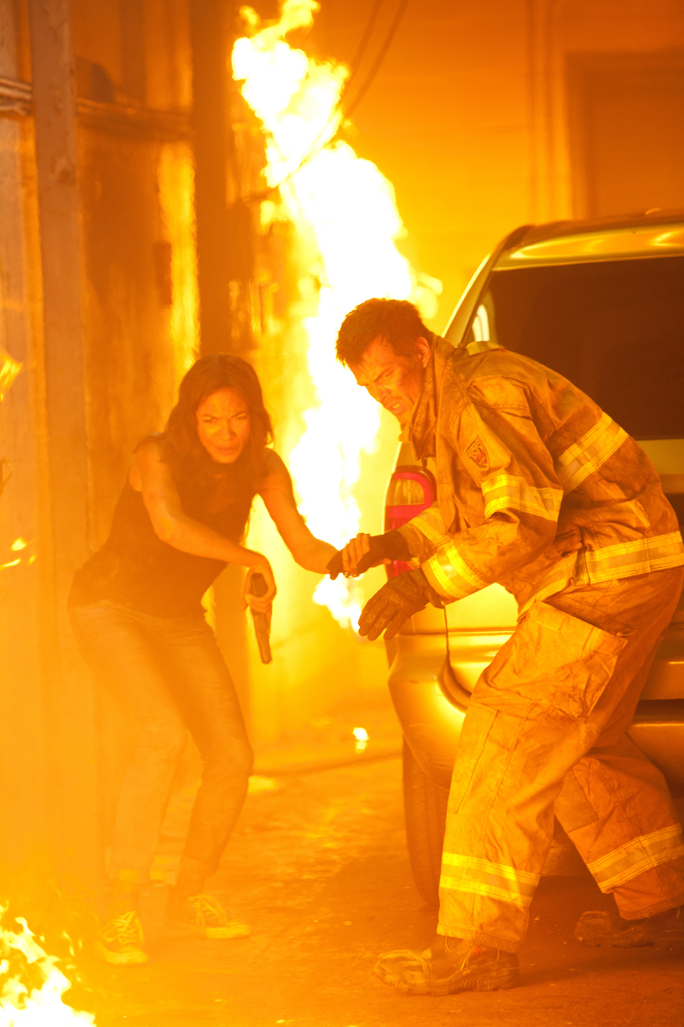 Still of Rosario Dawson and Josh Duhamel in Fire with Fire (2012)