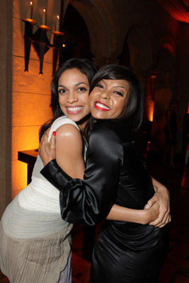 Rosario Dawson and Taraji P. Henson at event of Elijaus knyga (2010)