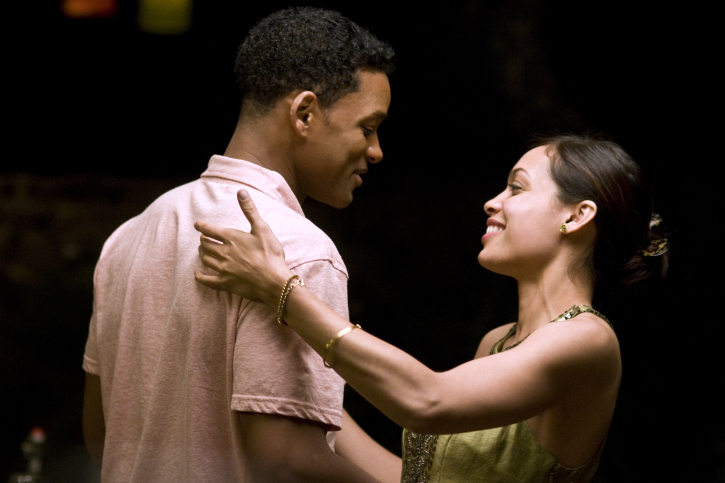 Still of Will Smith and Rosario Dawson in Septynios sielos (2008)