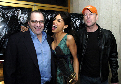 Bruce Willis, Rosario Dawson and Bob Weinstein at event of Nuodemiu miestas (2005)
