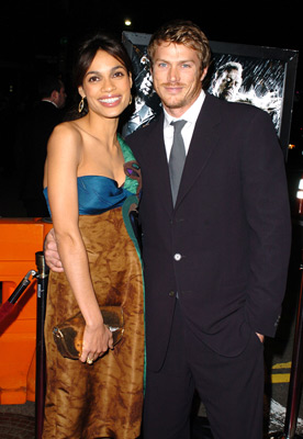 Rosario Dawson and Jason Lewis at event of Nuodemiu miestas (2005)