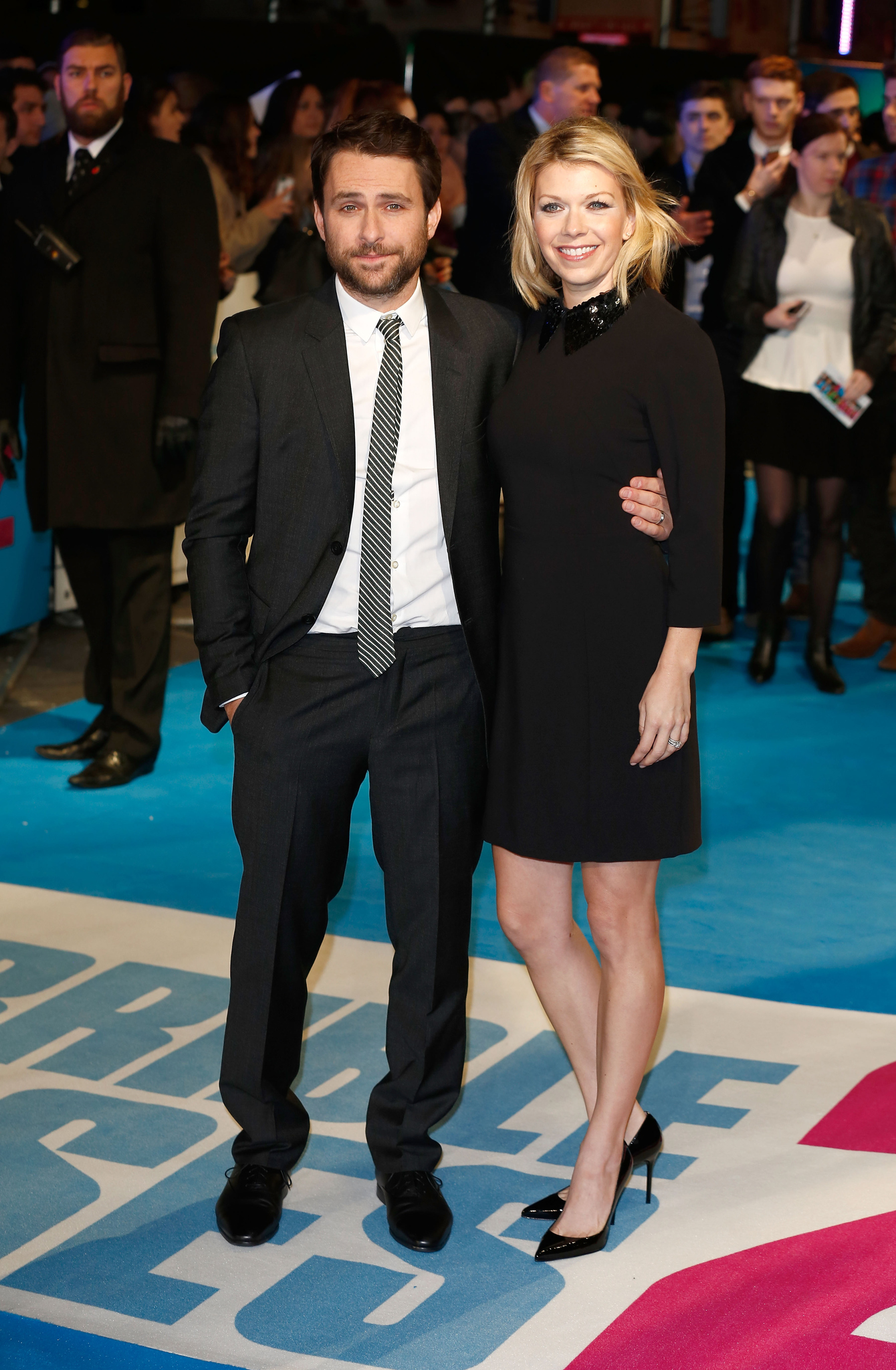 Charlie Day and Mary Elizabeth Ellis at event of Kaip atsikratyti boso 2 (2014)