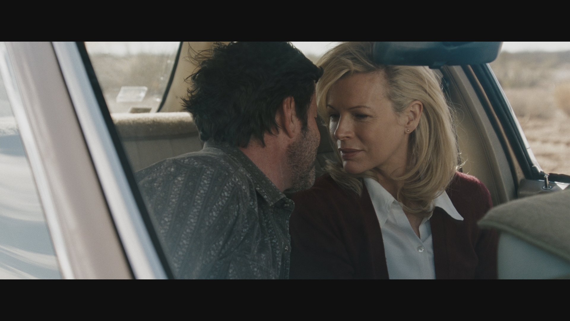 Still of Kim Basinger and Joaquim de Almeida in The Burning Plain (2008)