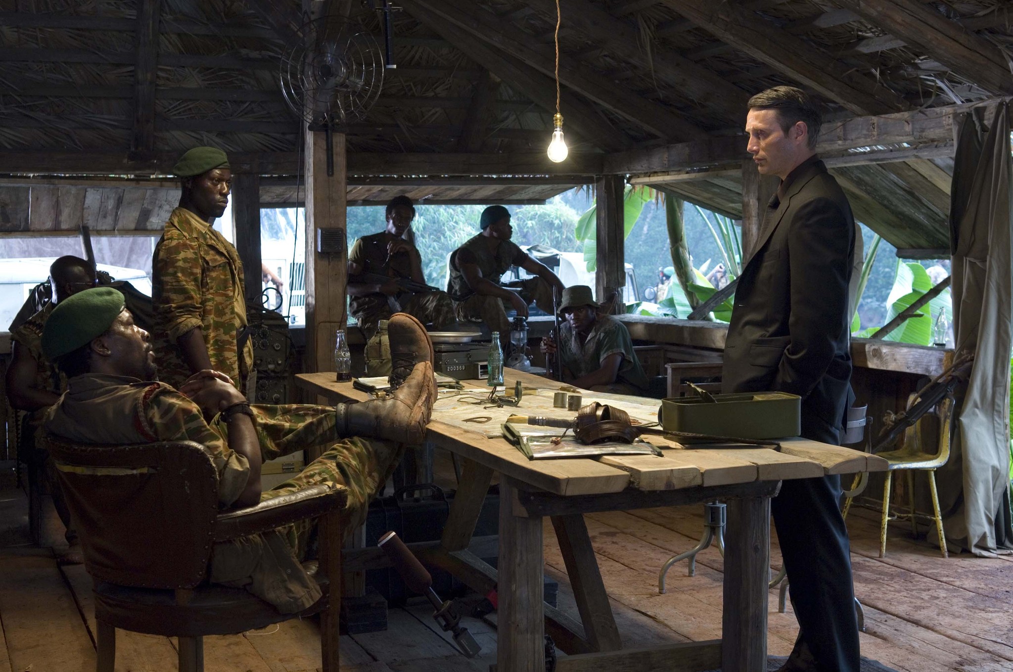 Still of Isaach De Bankolé and Mads Mikkelsen in Kazino Royale (2006)