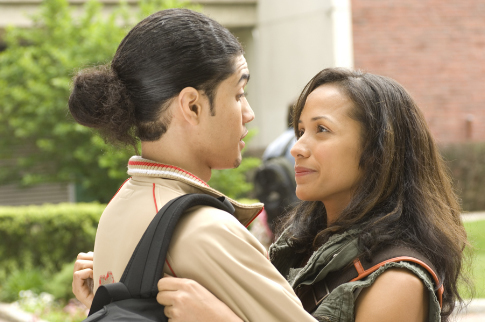 Still of Wanda De Jesus and Rick Gonzalez in Illegal Tender (2007)