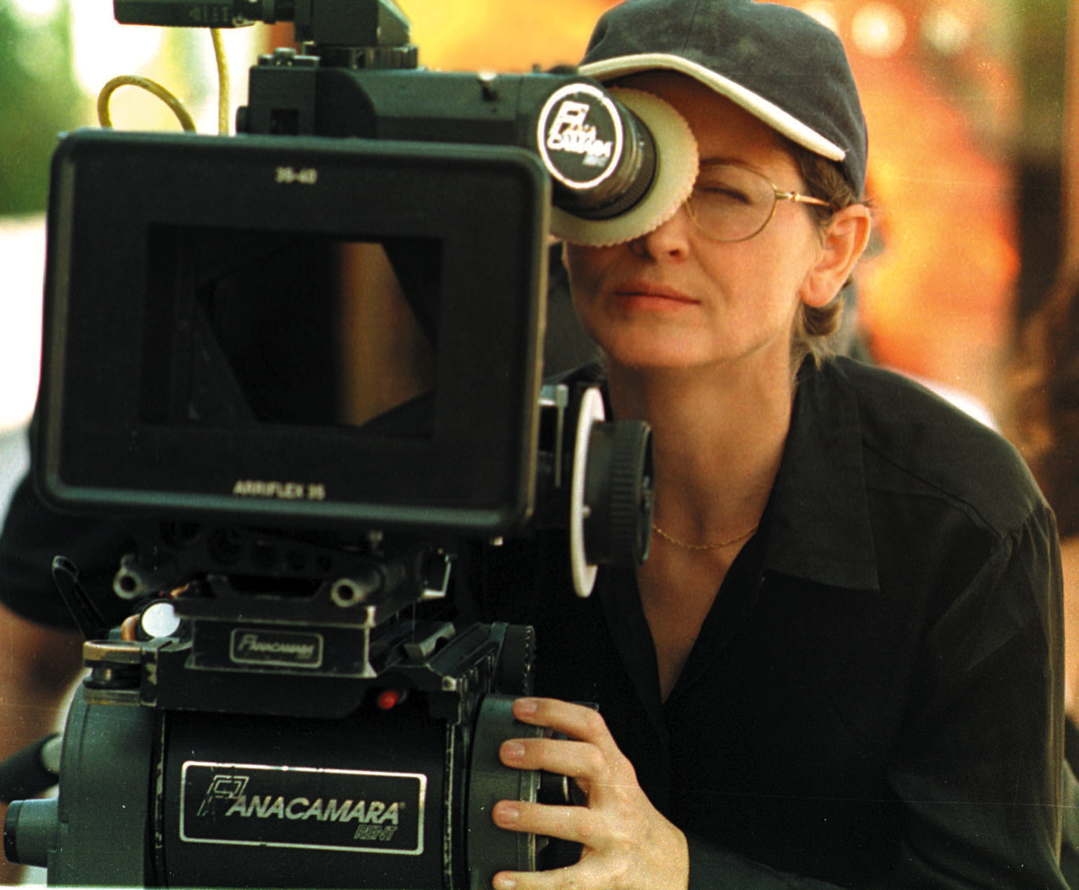 Still of Azucena de la Fuente directing A Woman's Daydream