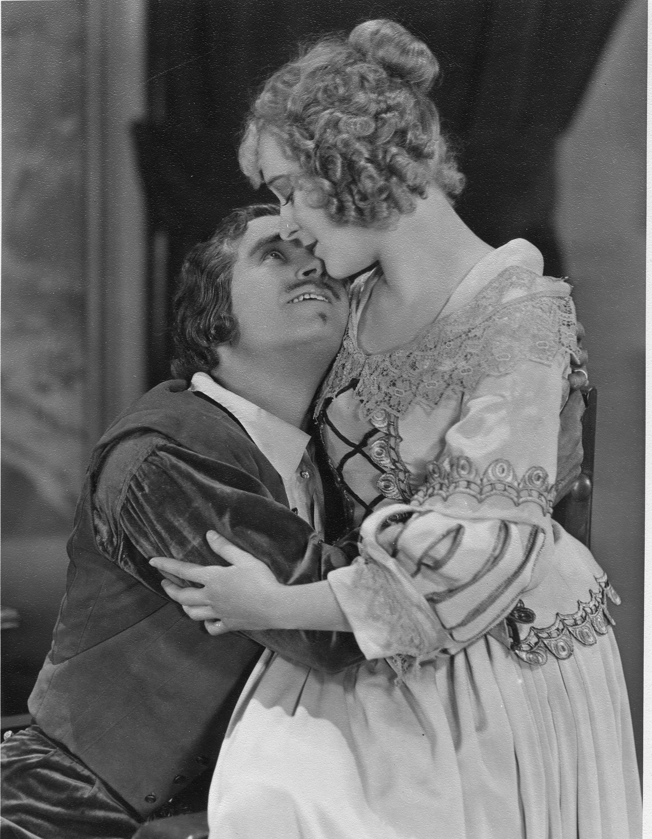 Still of Douglas Fairbanks and Marguerite De La Motte in The Iron Mask (1929)