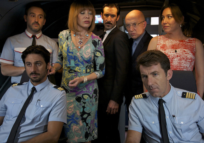 Still of Cecilia Roth, Javier Cámara, Antonio de la Torre, Lola Dueñas, José María Yazpik and Hugo Silva in As tokia susijaudinusi! (2013)