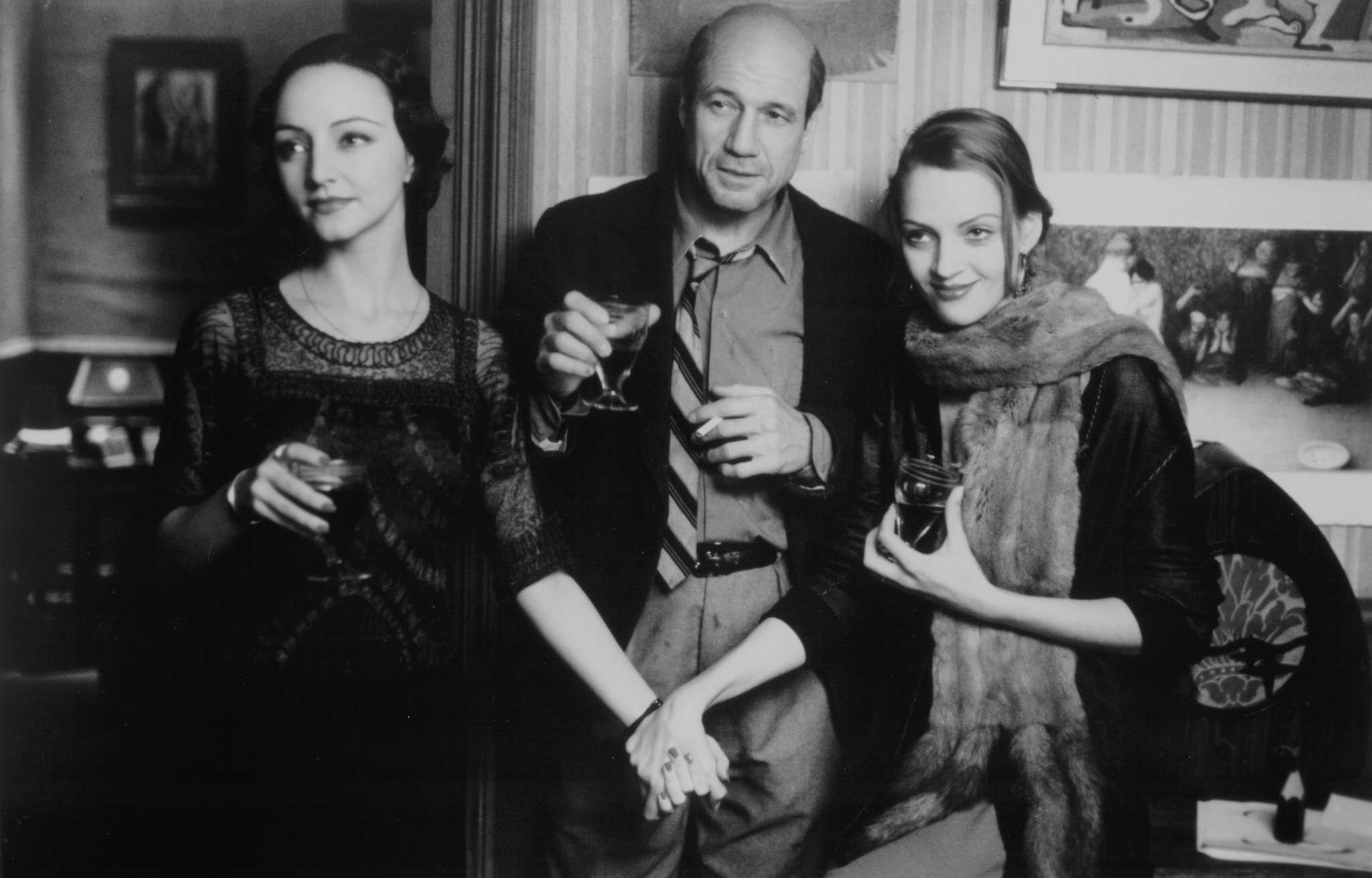 Still of Uma Thurman, Maria de Medeiros and Fred Ward in Henry & June (1990)