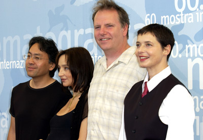 Isabella Rossellini, Maria de Medeiros, Kazuo Ishiguro and Guy Maddin at event of The Saddest Music in the World (2003)