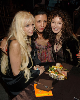 Jaid Barrymore, Drena De Niro and Victoria Gotti at event of Entourage (2004)