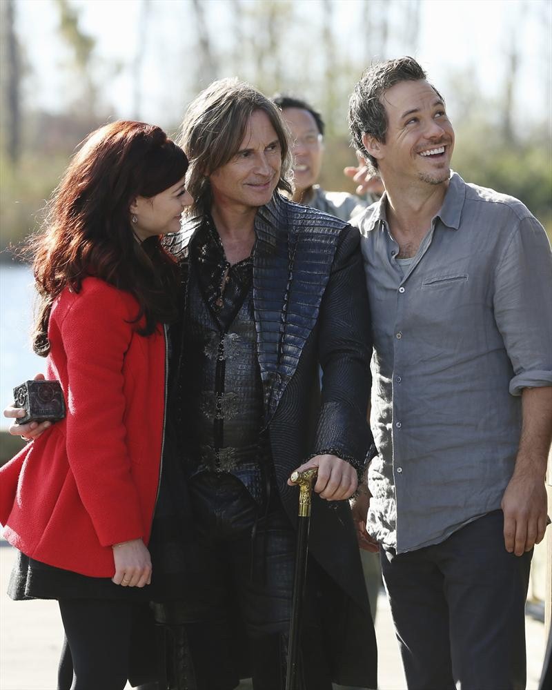 Still of Robert Carlyle, Emilie de Ravin and Michael Raymond-James in Once Upon a Time (2011)