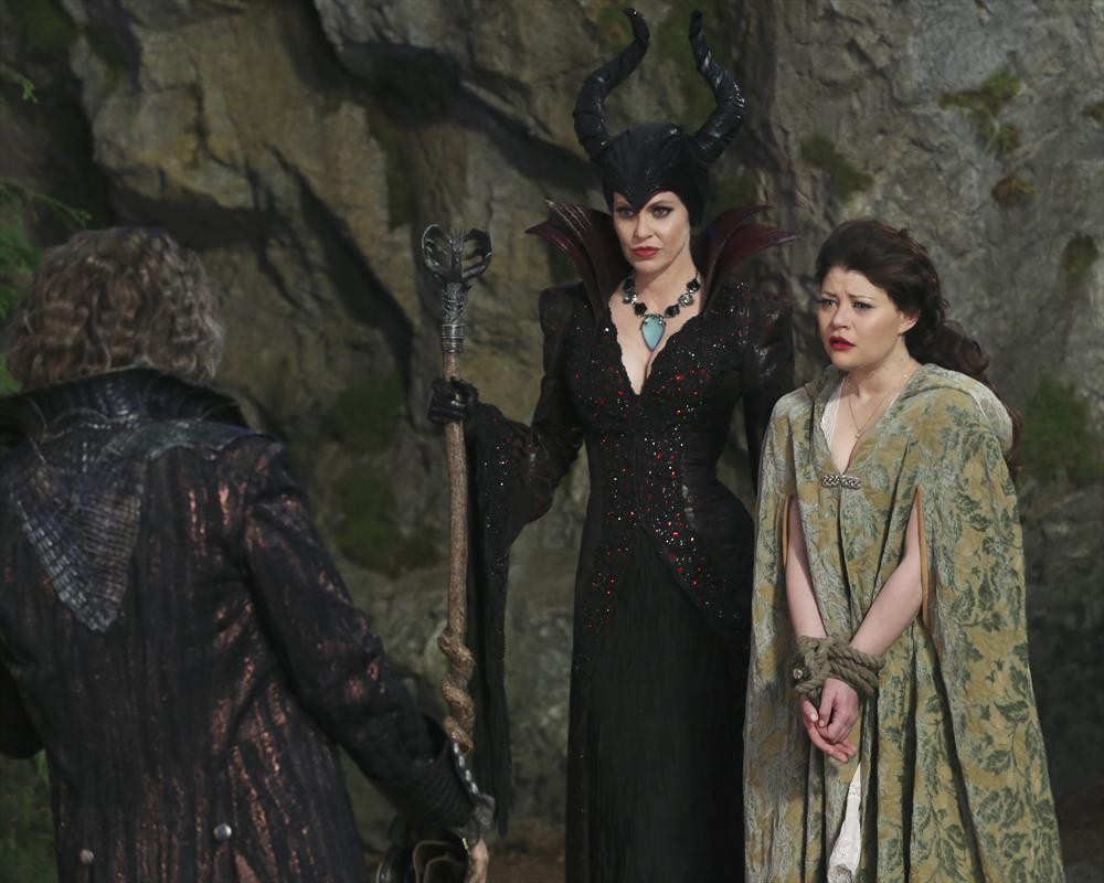 Still of Emilie de Ravin and Kristin Bauer in Once Upon a Time (2011)