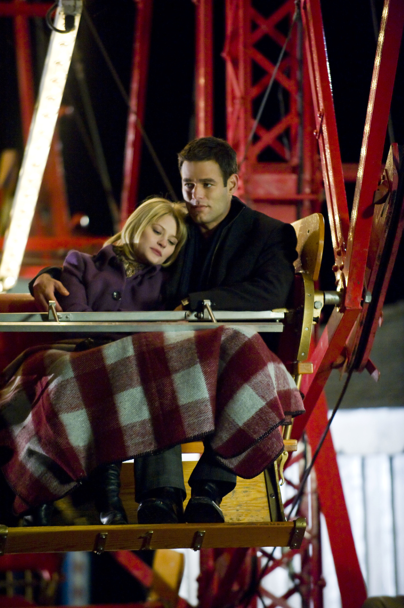 Still of Ivan Sergei and Emilie de Ravin in High Noon (2009)