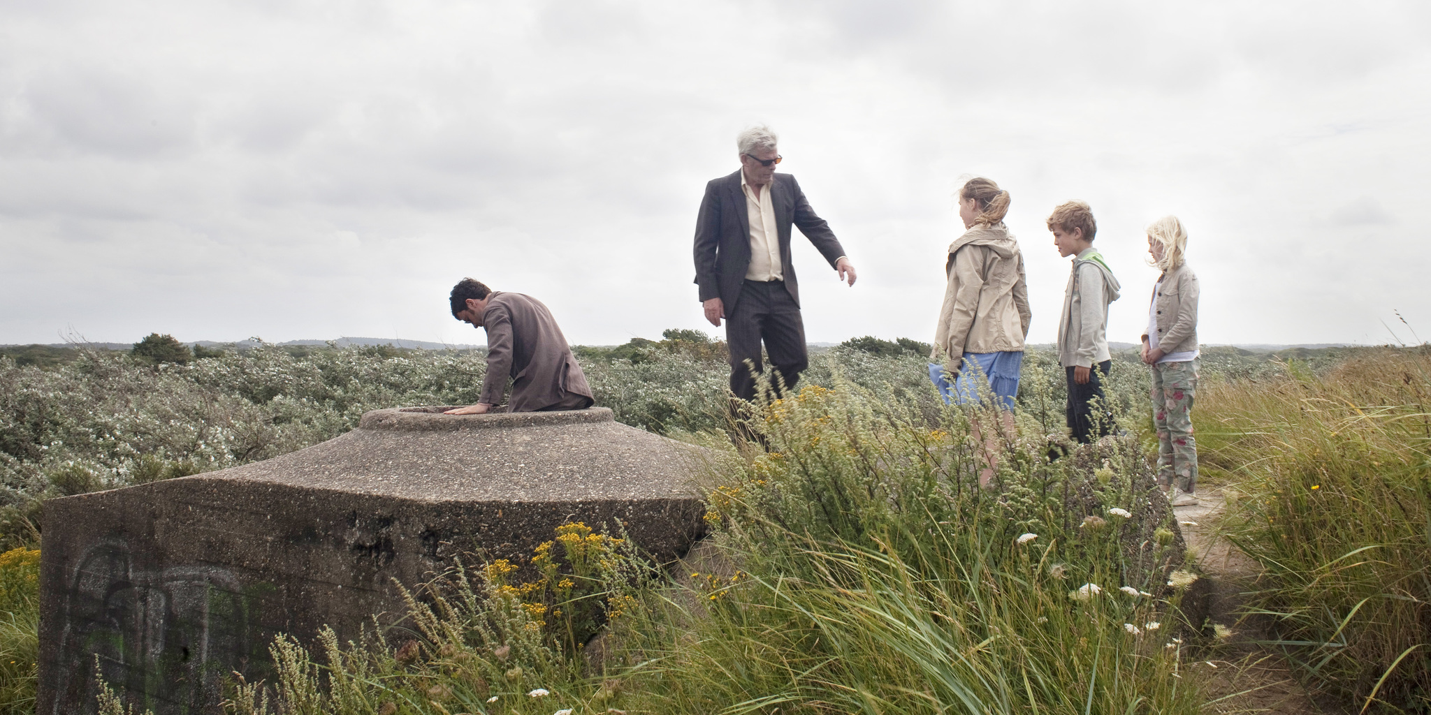 Still of Tom Dewispelaere and Alex van Warmerdam in Borgman (2013)