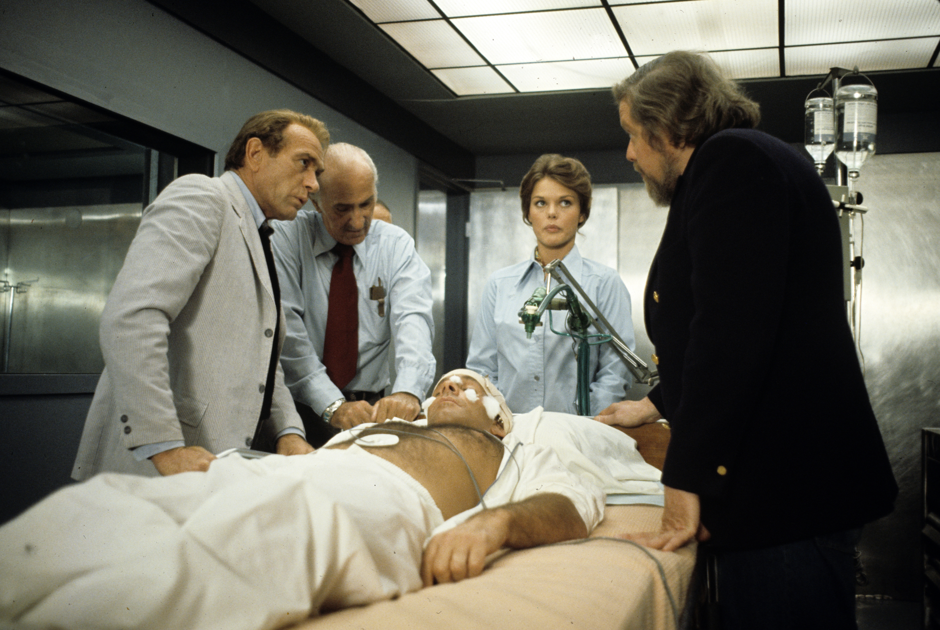 Still of Severn Darden, Roberta Dean, Don Mantooth, Darren McGavin and Keenan Wynn in Kolchak: The Night Stalker (1974)