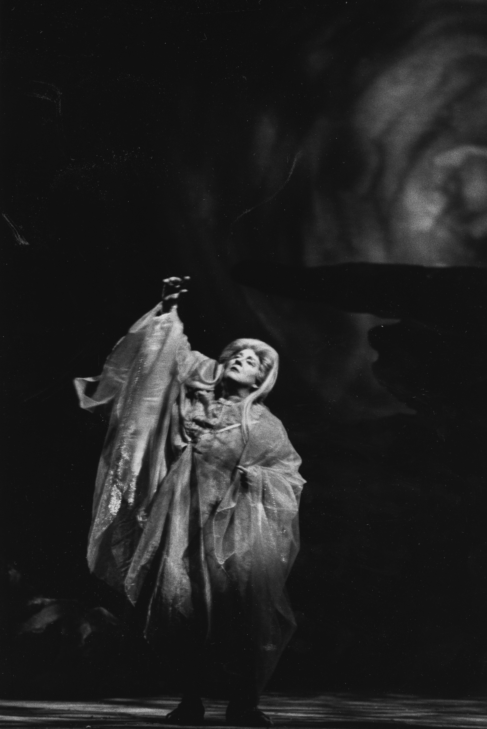 1984 Siegfried: Geraldine Decker as Erda.