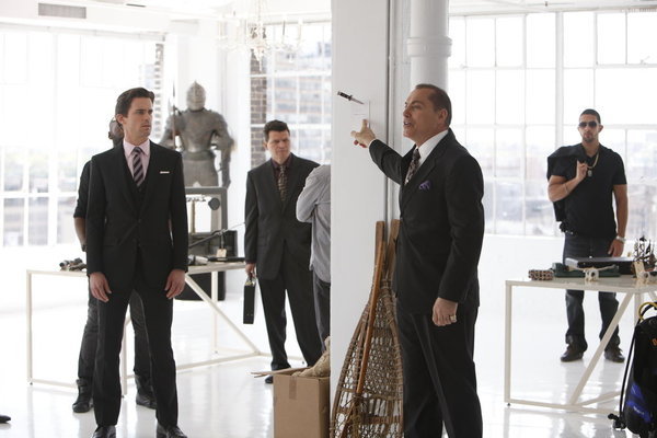 Still of Matt Bomer and Tim DeKay in Aferistas (2009)