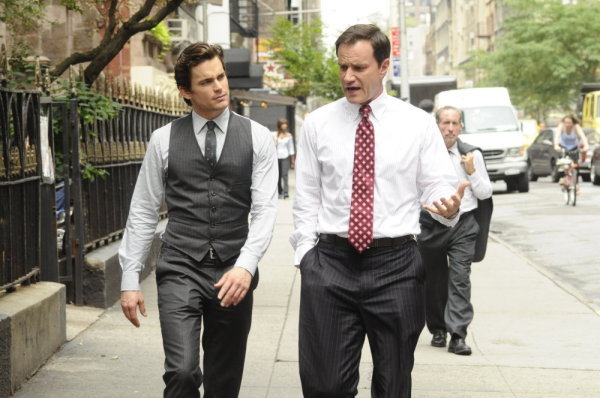 Still of Matt Bomer and Tim DeKay in Aferistas (2009)