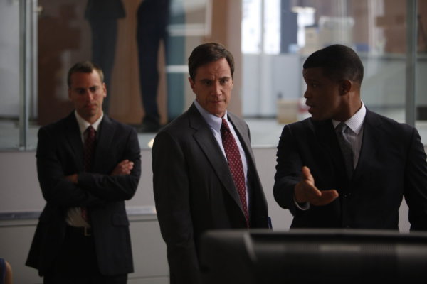 Still of Sharif Atkins, Matt Bomer and Tim DeKay in Aferistas (2009)