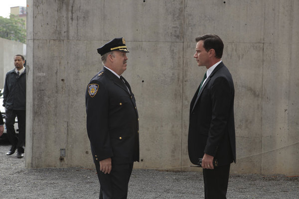 Still of Tim DeKay and Wayne Duvall in Aferistas (2009)