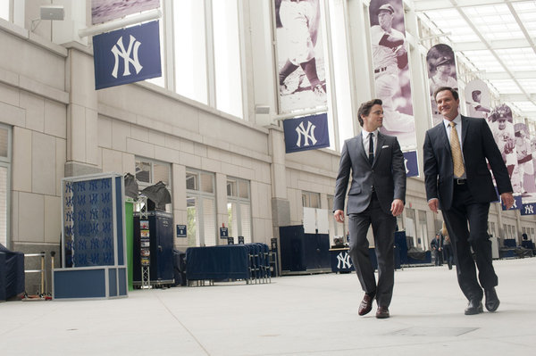 Still of Matt Bomer and Tim DeKay in Aferistas (2009)