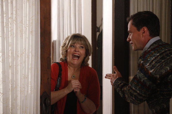 Still of Tim DeKay and Debra Monk in Aferistas (2009)