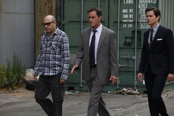 Still of Matt Bomer, Tim DeKay and Willie Garson in Aferistas (2009)