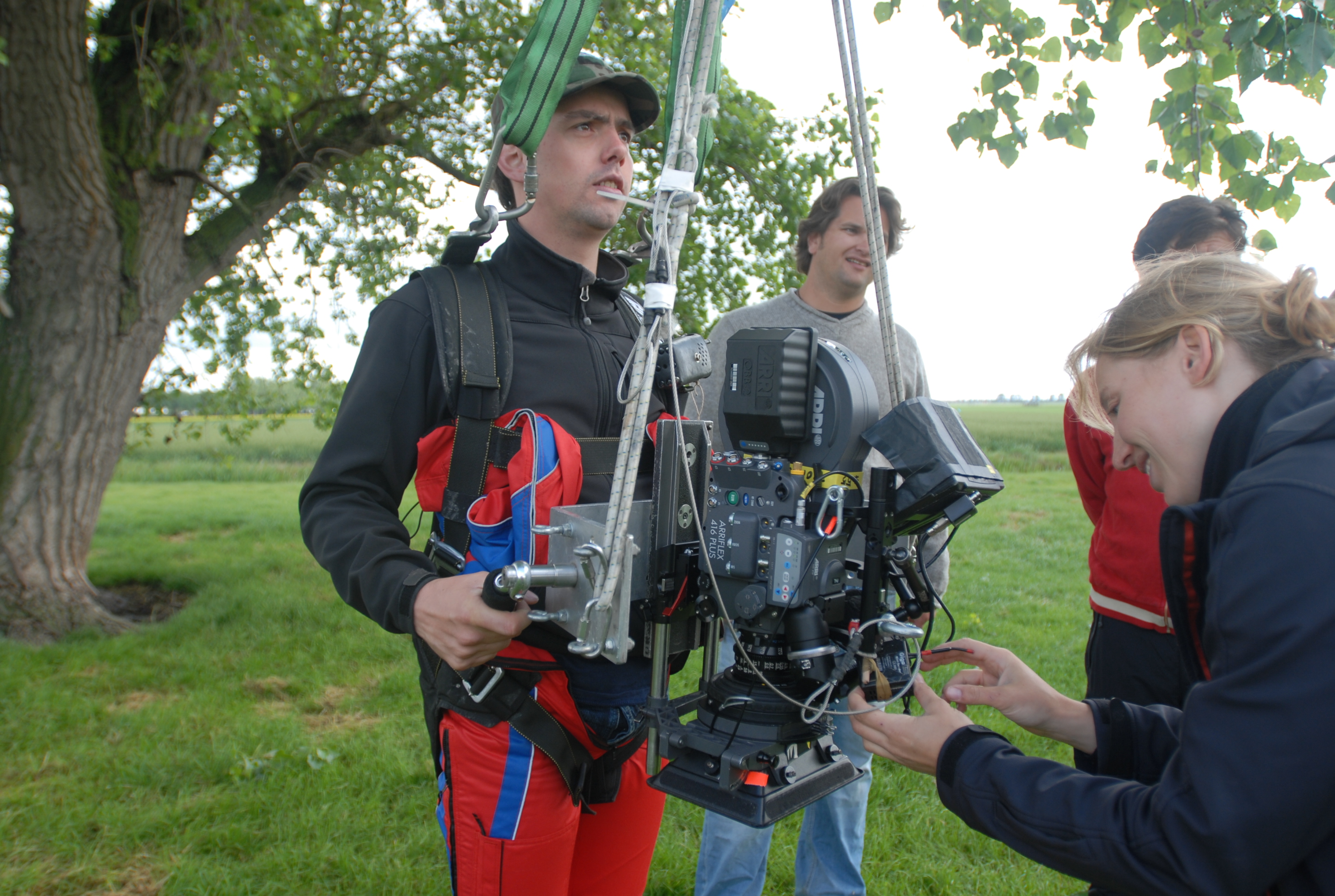 Parachute point of view on the set of 'Alibi' (2008)