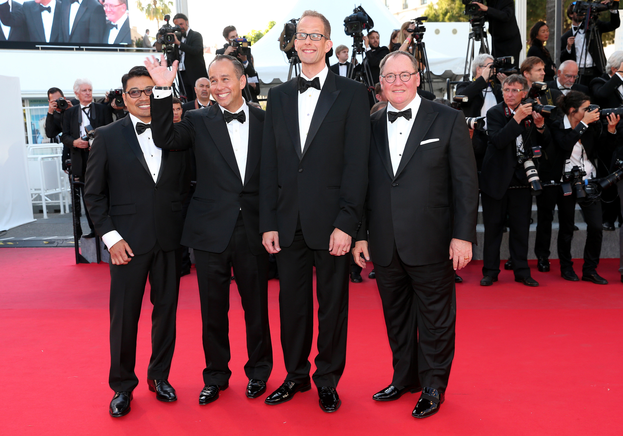 John Lasseter, Ronaldo Del Carmen, Pete Docter, Jonas Rivera and Del Carmen at event of Isvirkscias pasaulis (2015)