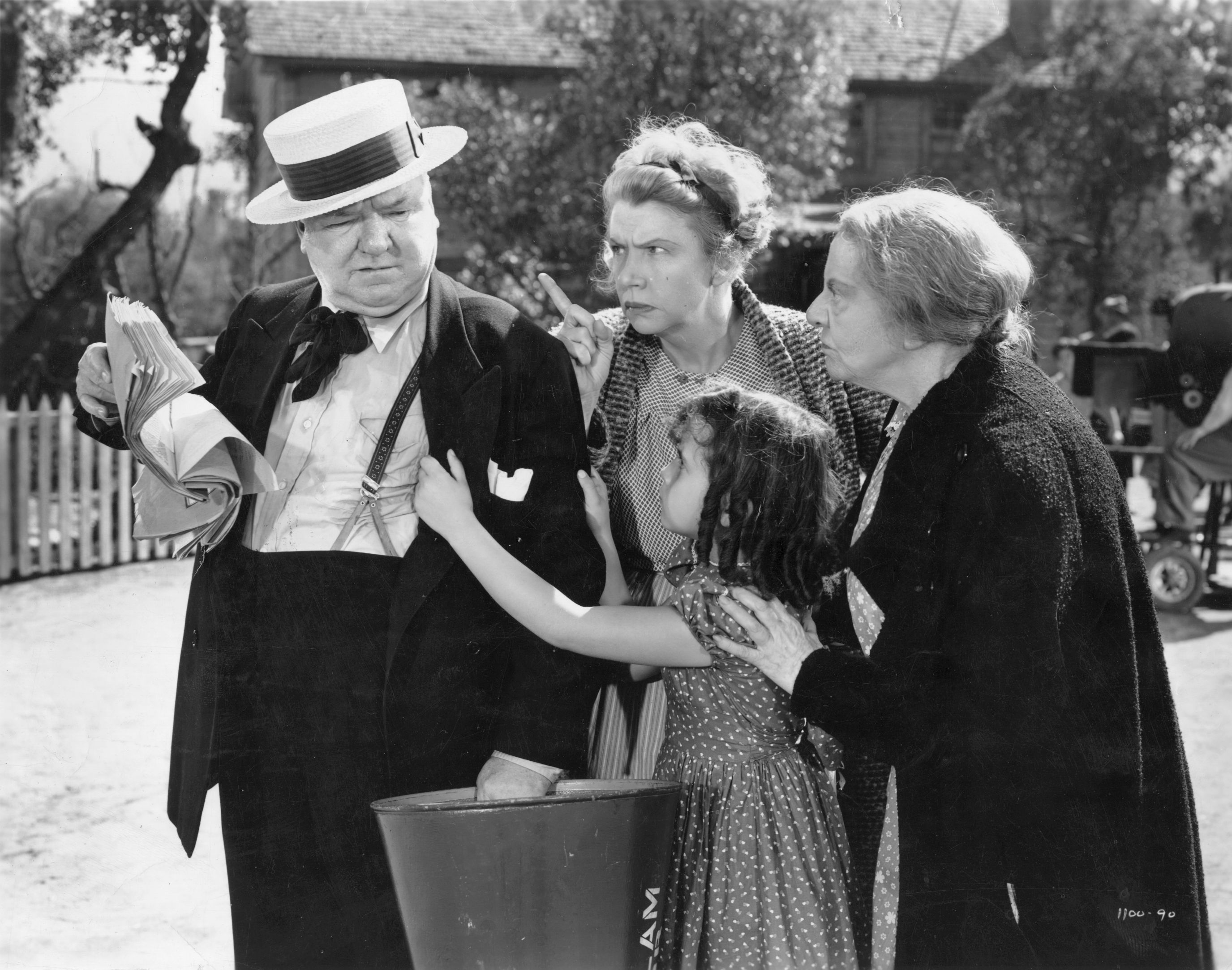 Still of Evelyn Del Rio, Una Merkel and Cora Witherspoon in The Bank Dick (1940)