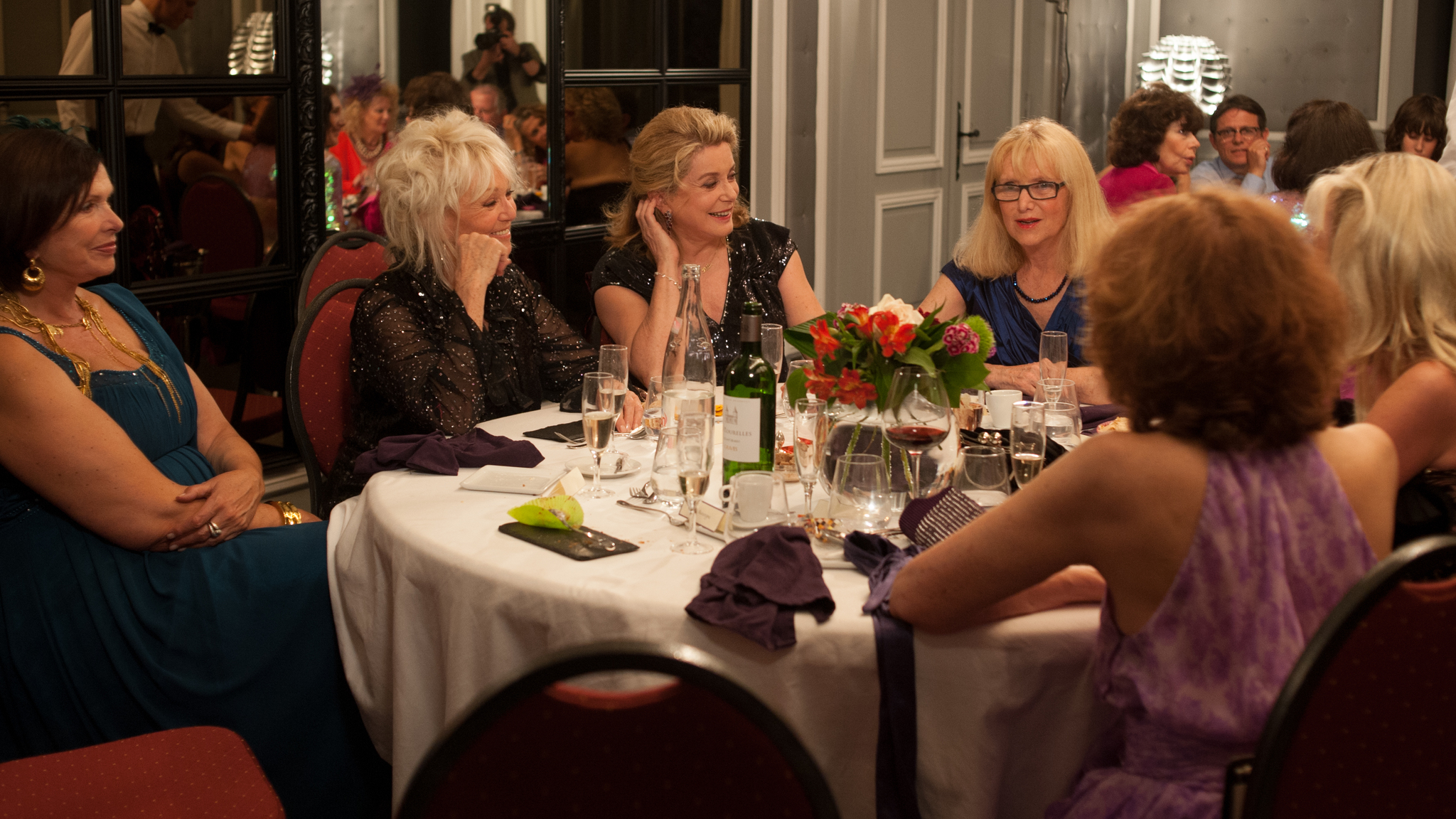 Still of Catherine Deneuve and Mylène Demongeot in Elle s'en va (2013)